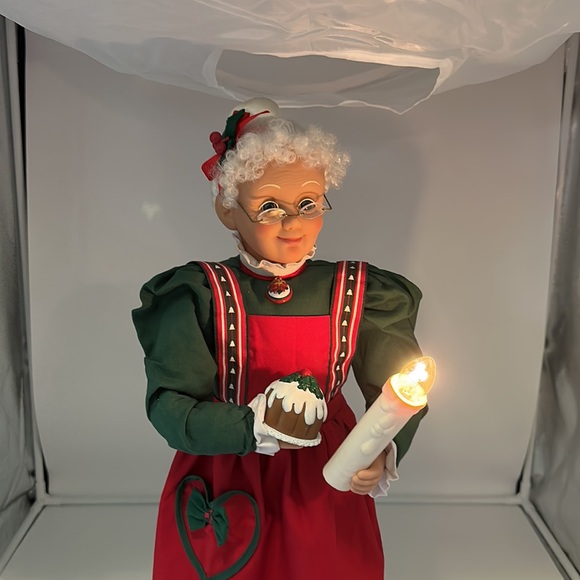 Holiday Creations Mrs. Claus Animated Lighted Christmas Holiday Decoration. - Picture 15 of 17